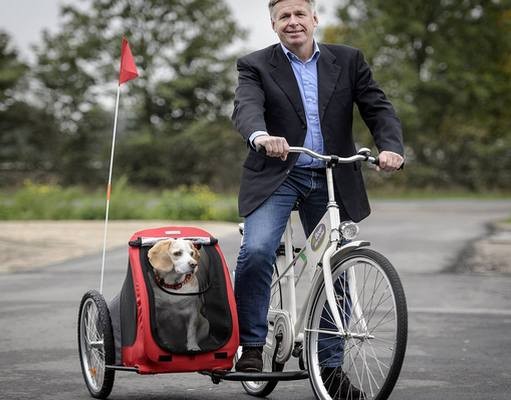 The SamSam Dog Sidecar Attaches to Most Bicycles The SamSam Dog Sidecar Attaches to Most Bicycles
