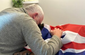 Beloved Hero Police Dog in Hertfordshire, UK, Died at Age 14 PC Wardell hugging Finn for the last time
